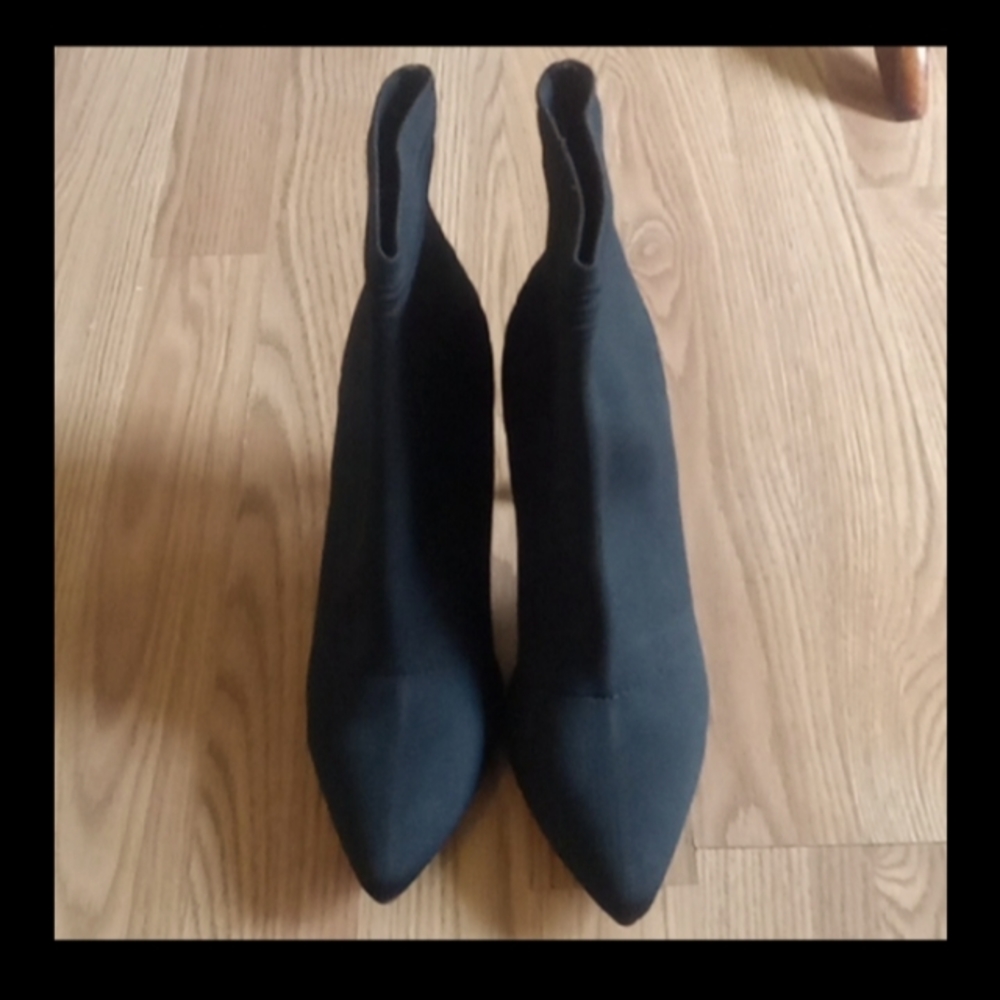 NWOT Mia Booties